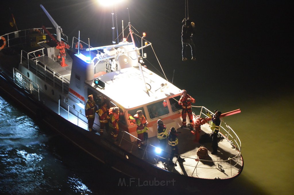 Einsatz BF Hoehenretter Koelner Seilbahn Hoehe Zoobruecke P2441.JPG